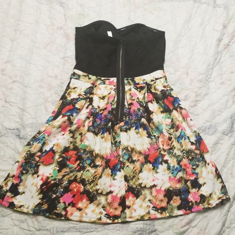 Dress - Picture 2 of 4